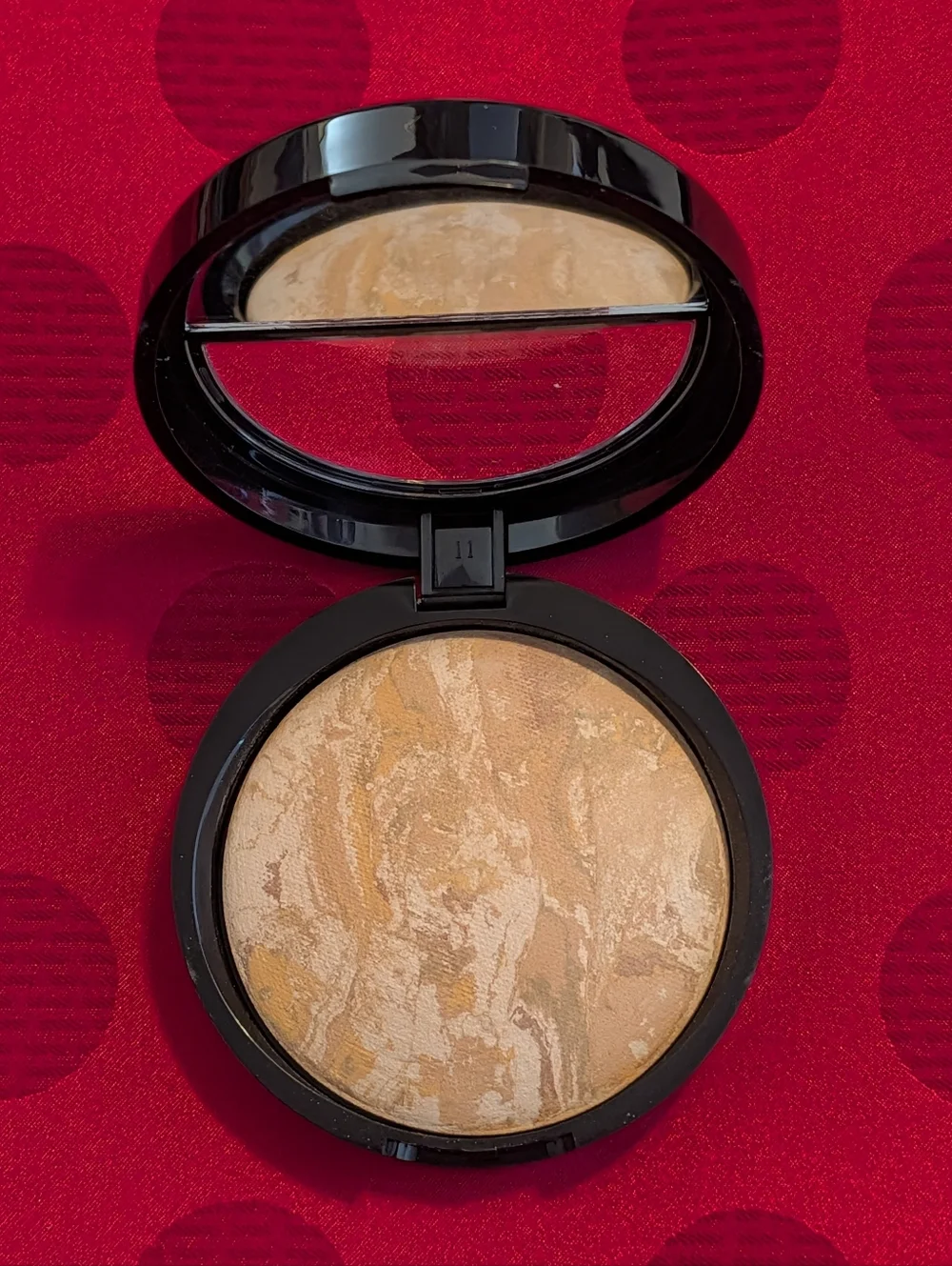 🆕 Laura Geller Baked Balance-n-Brighton Foundation In Light